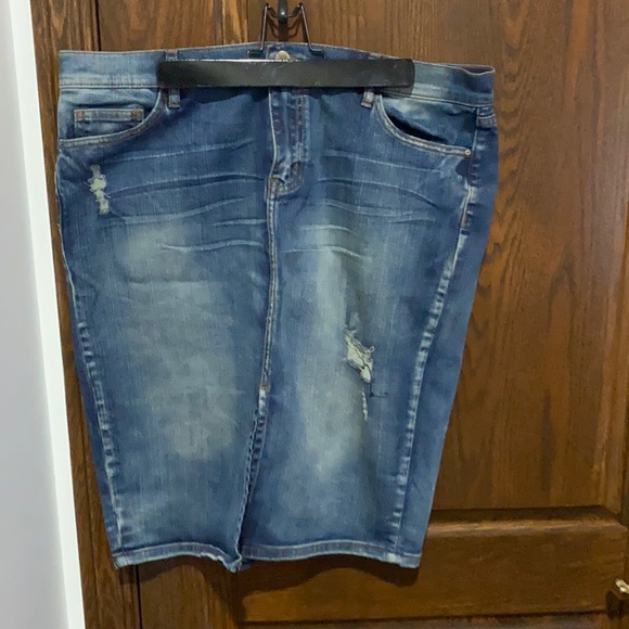 Jean skirt under the knee length - Picture 1 of 4